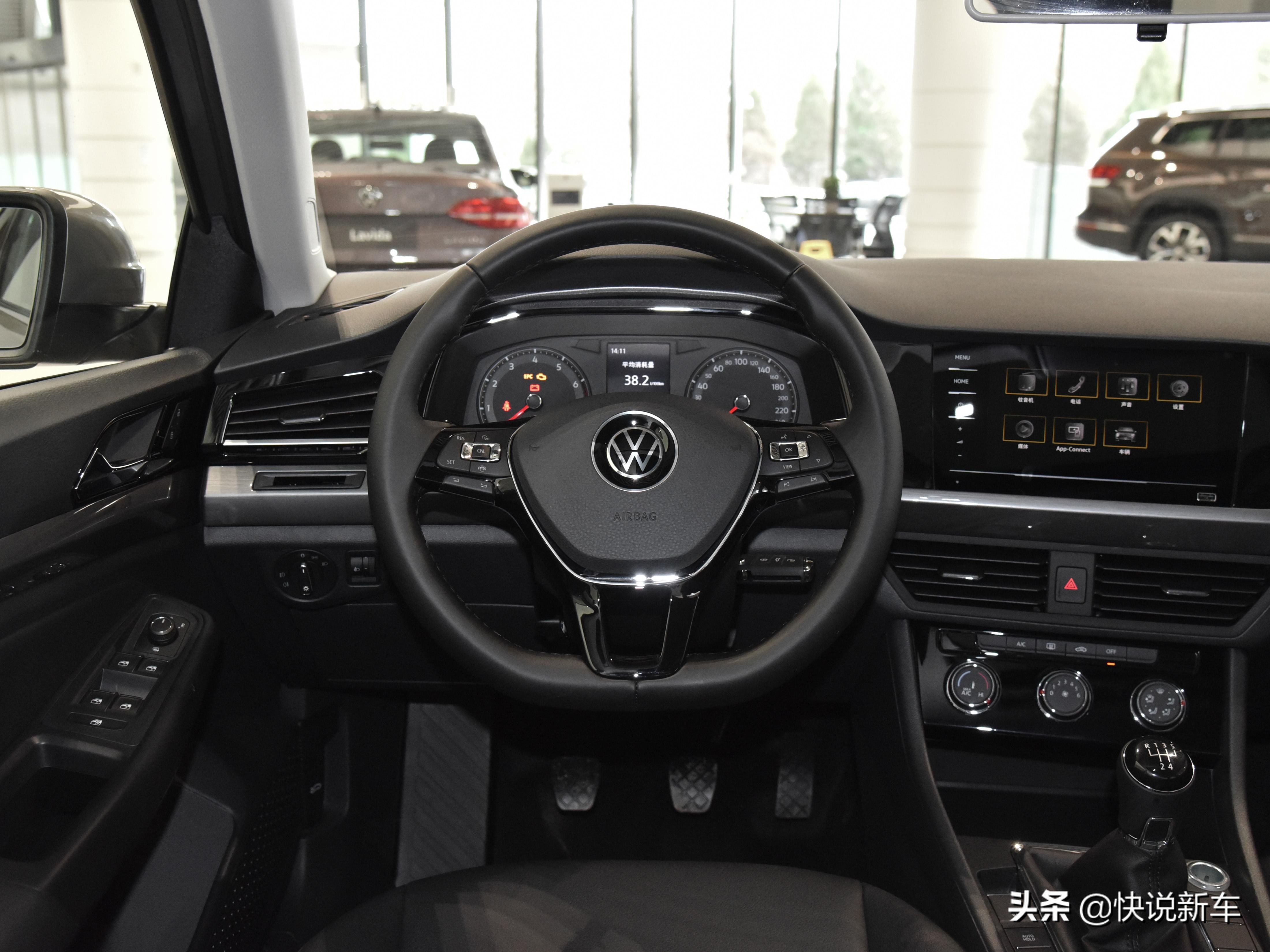 手动自动都有，合资品质不低，大空间三厢，实拍宝来