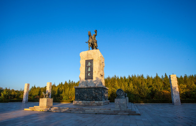 云海相望寄此身：苏轼七律《送子由使契丹》