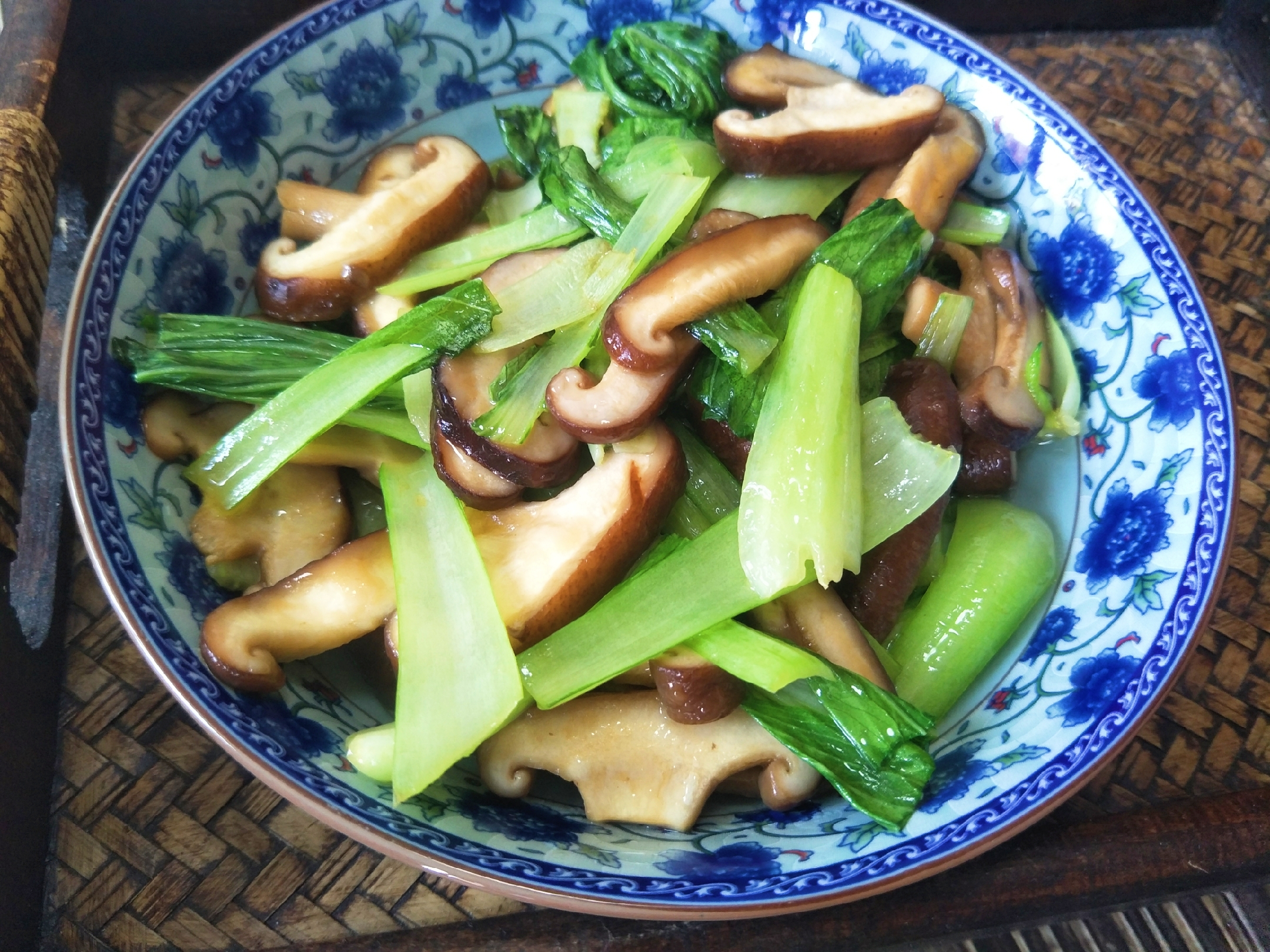 香菇炒油菜，先放油菜还是香菇？顺序要正确，教你详细做法