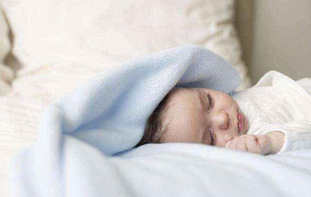 孩子睡觉不踏实、容易惊醒，家长这样做，轻松解决宝宝睡觉问题