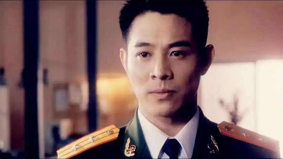 李連杰的家世背景到底有多牛？爺爺爸爸的簡介至今不敢公開