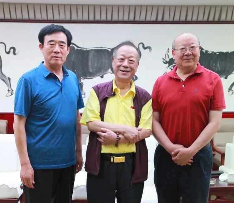 《三牛为范 挥写人生》――张怀文画牛感言 （作者：郭新民）