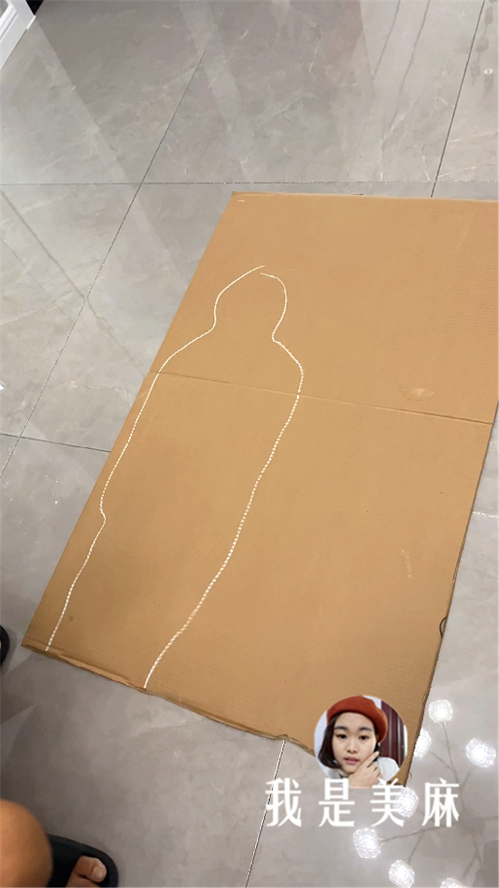 废纸箱别再扔了，这个爸爸做了个变形金刚，学校创意比赛拿了第一