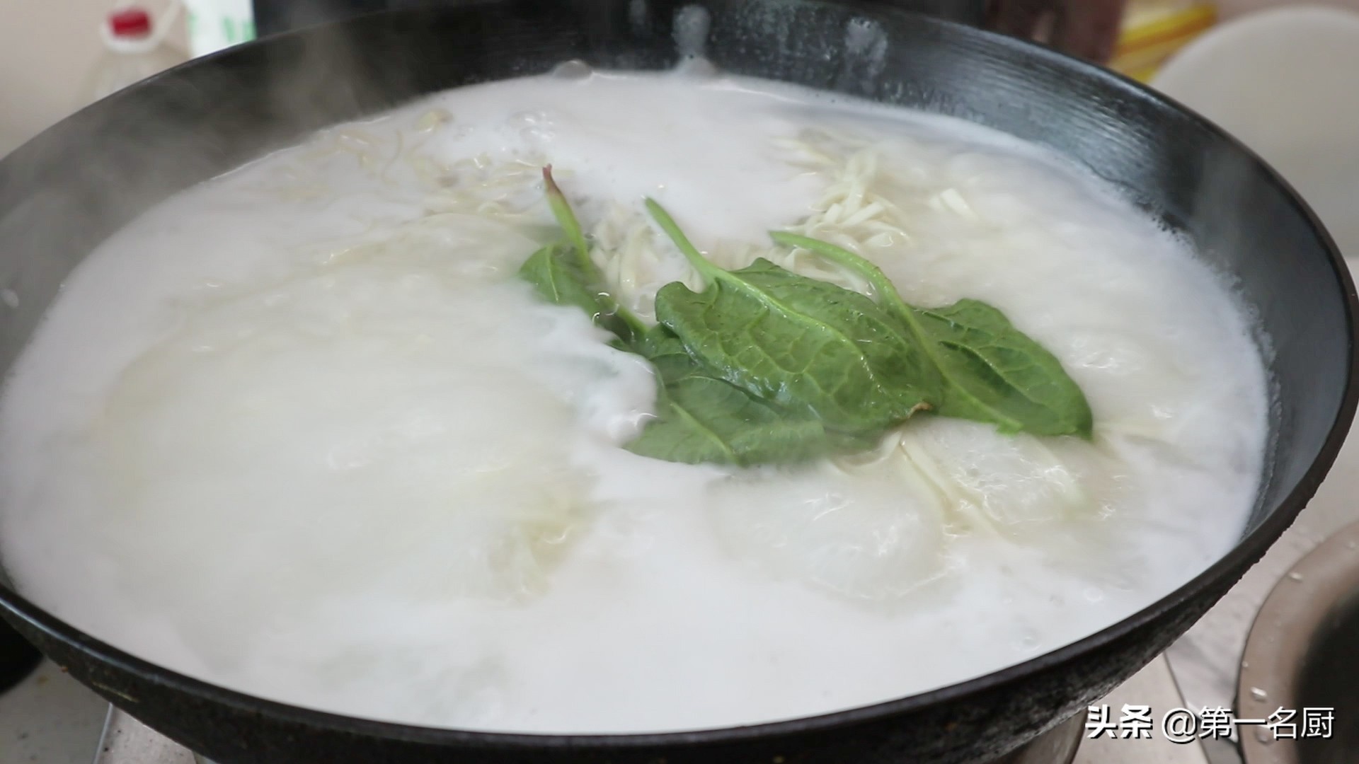 蔥油拌面,蔥油拌面的家常做法簡單