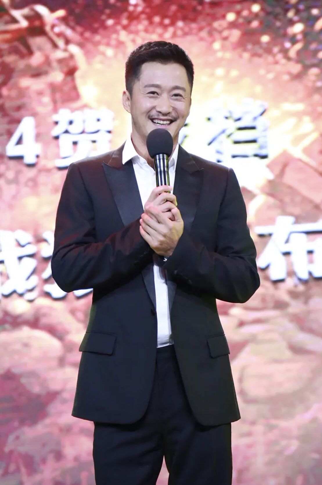 吳京夫婦低調(diào)行善！連夜緊急運(yùn)送物資，一天半將30臺(tái)機(jī)器送達(dá)山西