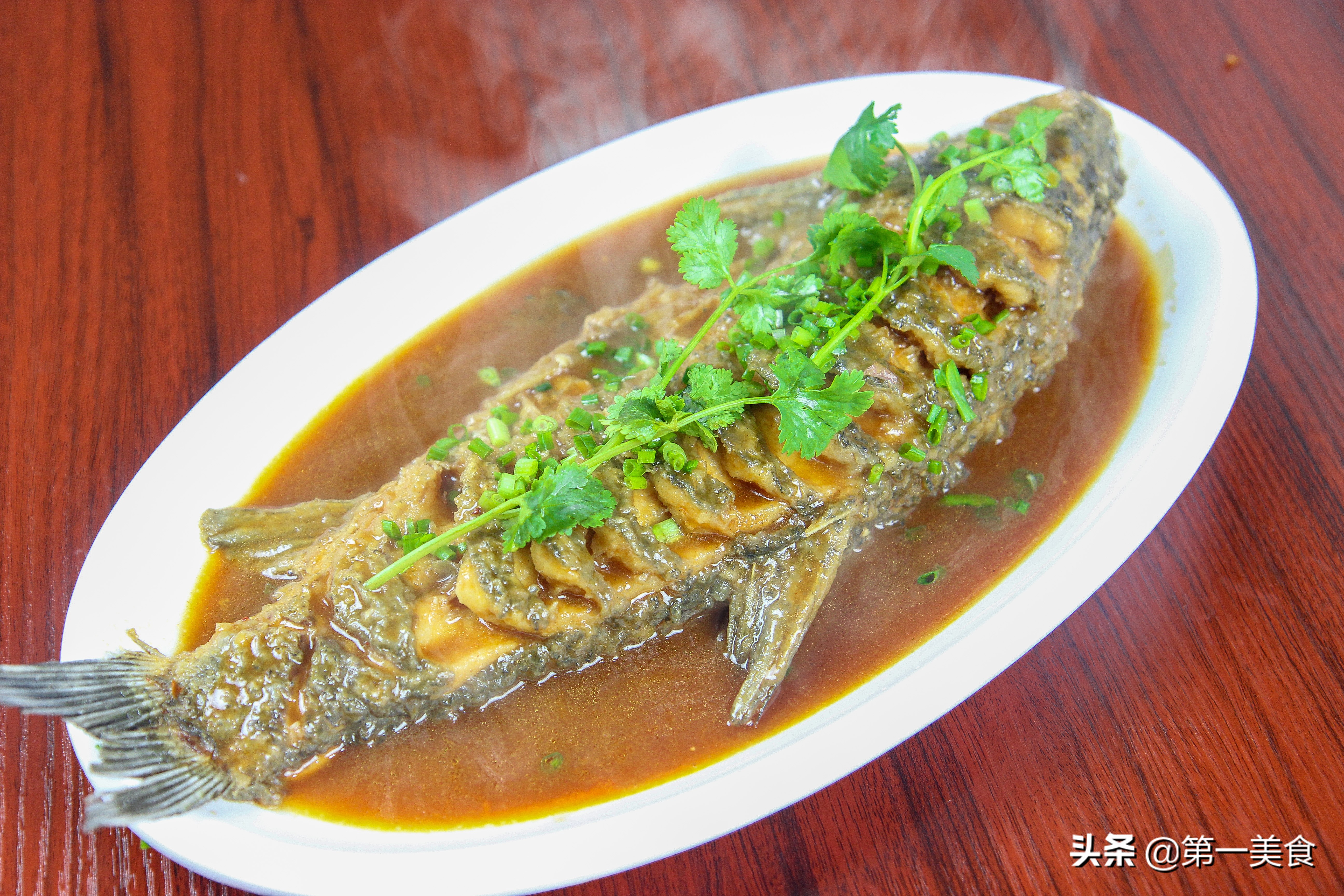 大厨教你做家常红烧鱼,鱼片不粘锅,鲜嫩没腥味,吃一口忘不掉