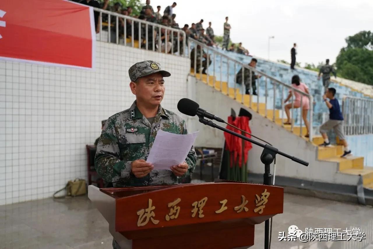 雨中闭幕，2020级军训汇报，请您检阅