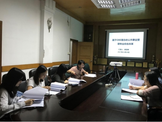 文科生注意，大学选择四个专业，考公务员难度小，竞争压力也很小