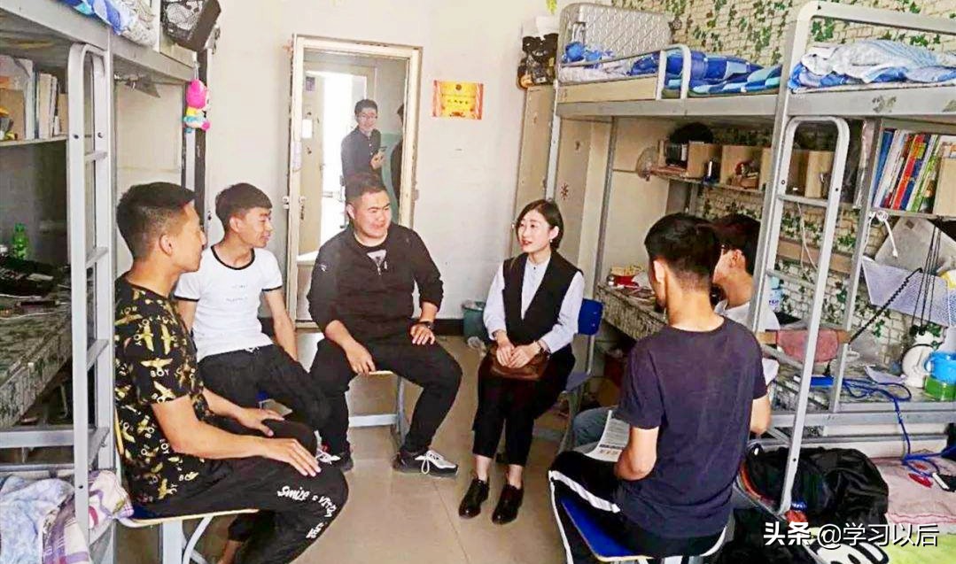 大学新生了解下：大学辅导员是干啥的？与高中班主任有什么区别？