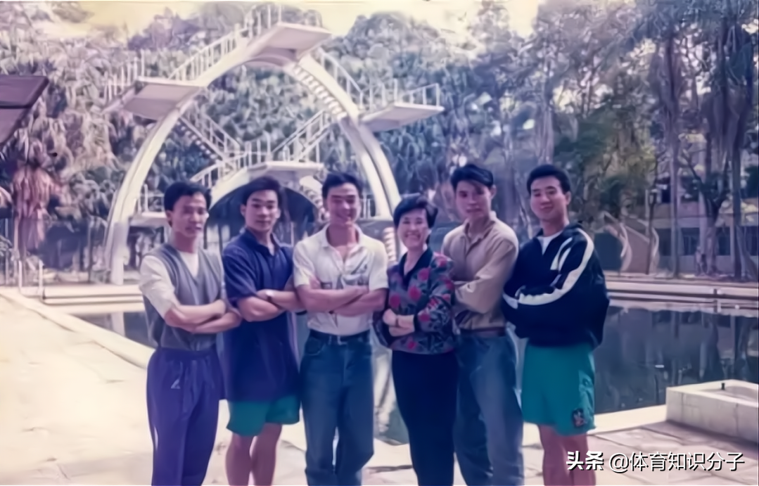 全红婵祖师母拿100多个跳水冠军！亲自到场为红姐祝贺：本事不小