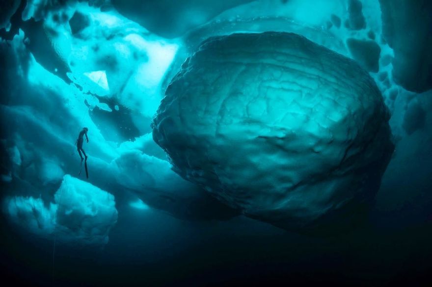 摄影师拍下罕见水下冰山照片,难怪有一句名言只是冰山一角