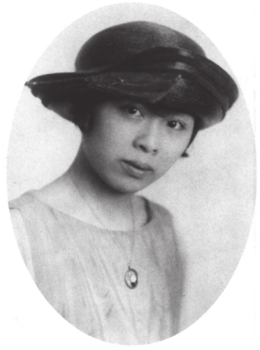 张幼仪次子彼得：险因母亲自杀打胎夭折，3岁时父亲抱其骨灰大哭