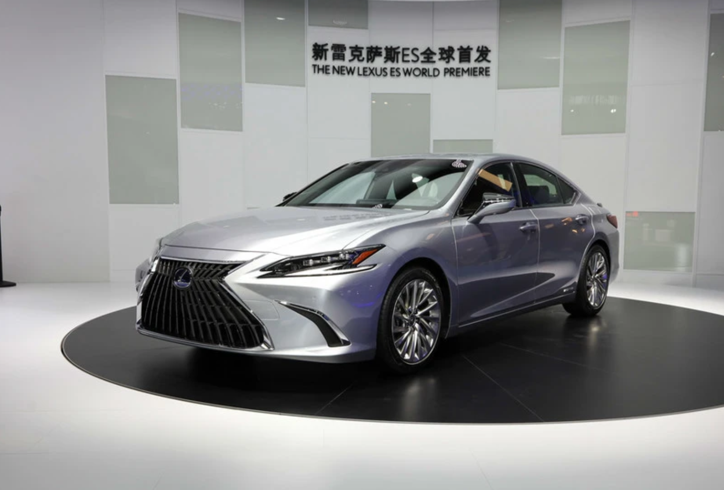 新款雷克萨斯ES预售价比老款贵不到1万元，新增多种配置，心动吗