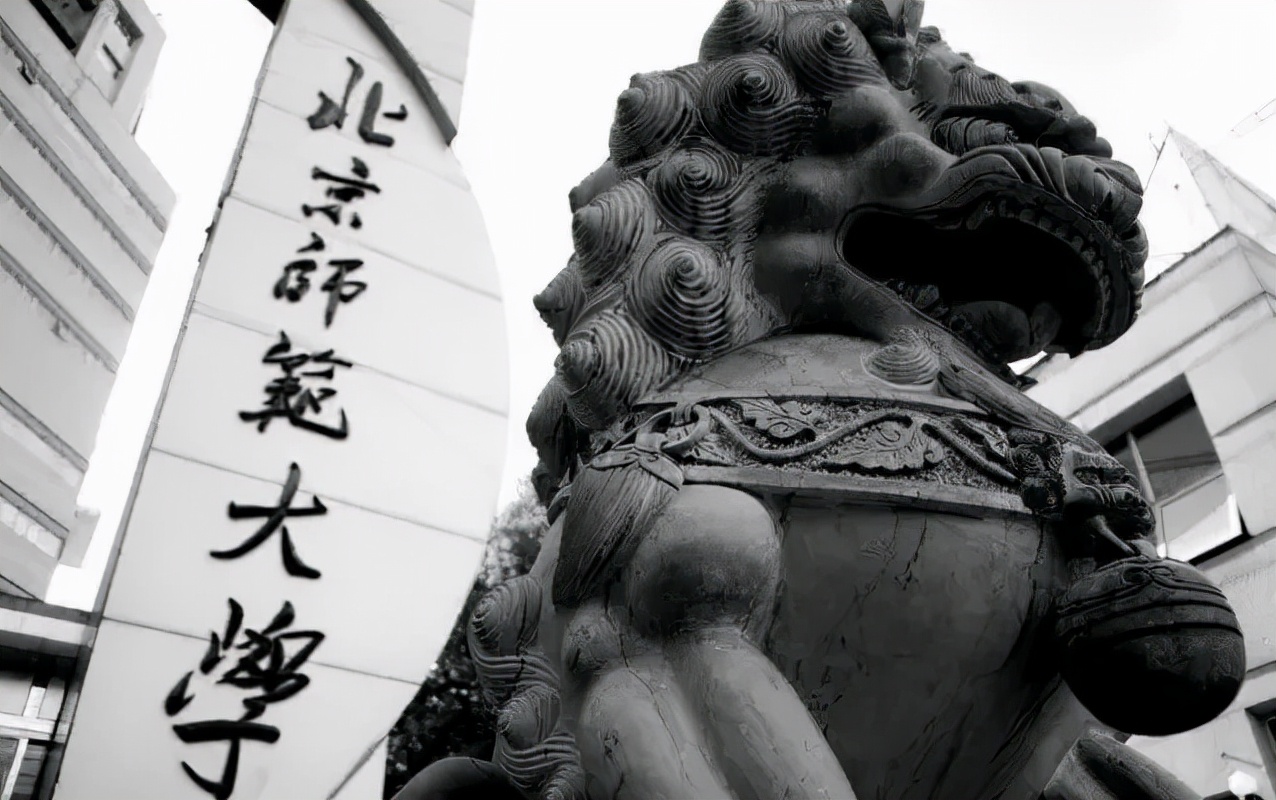 武汉大学校徽上毛泽东的题字，竟是写给她的......