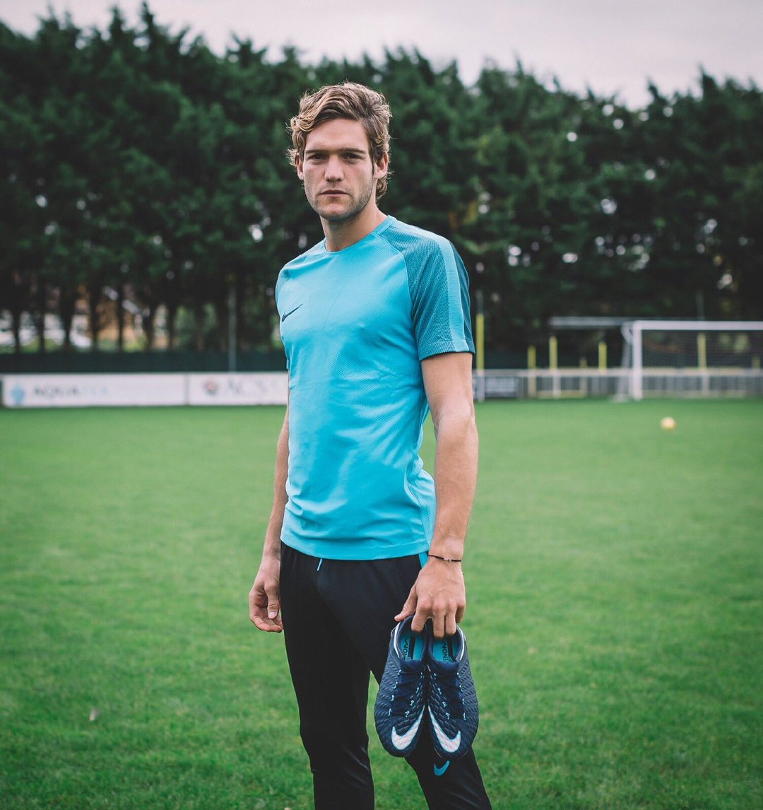 现役足球运动员哪位最帅(球迷投票选择足坛现役最帅十一人:梅西战胜