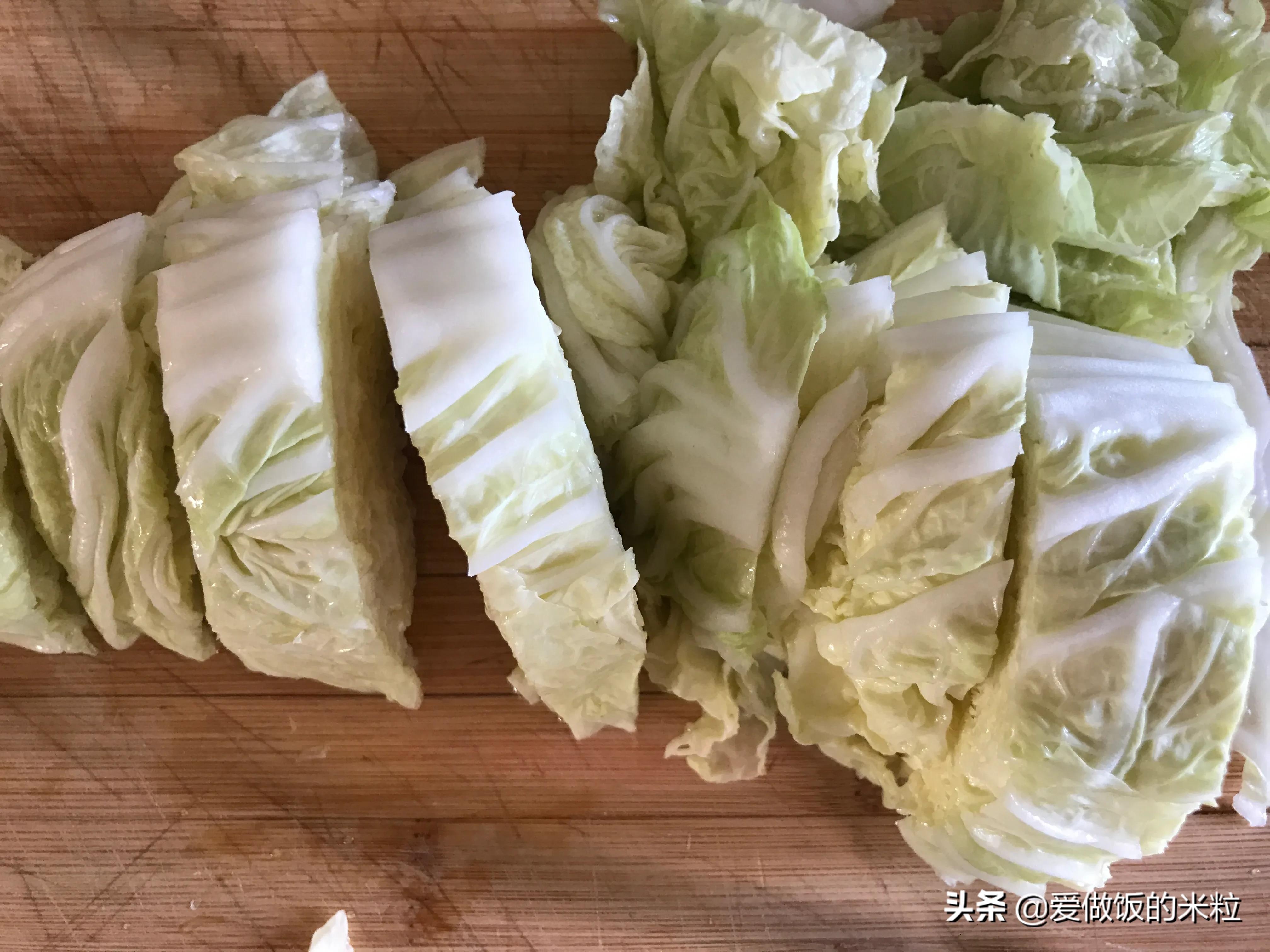 懒豆腐的家常做法（河北唐山地方特色菜白菜炒懒豆腐）