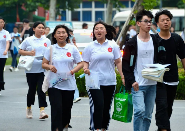 教育部开通学生热线，2021正式实行高校学生资助电话，请及时查收