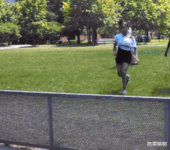 妹子在车上做出不雅行为，我该怎么去制止她