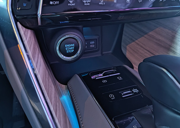 “最美丰田SUV”静态体验一汽丰田凌放HARRIER