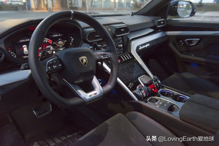 兰博基尼Urus：售价超过20万美元的SUV内饰怎样的呢？