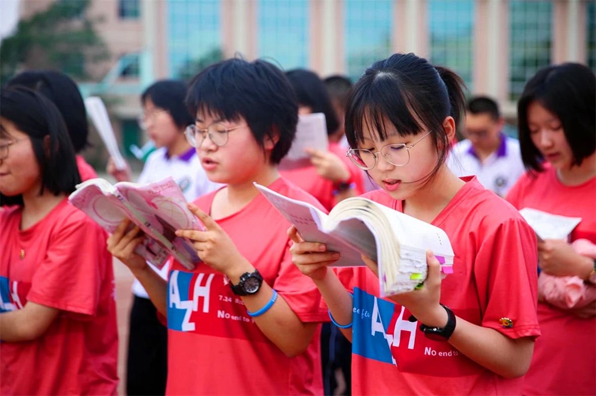 衡水中学文科状元刘嘉森，673分被北大录取，如今却靠演讲为生