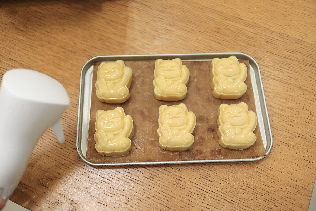 黑芝麻酱绿豆沙月饼还真好吃，说啥也得试一试，歪打正着的美味