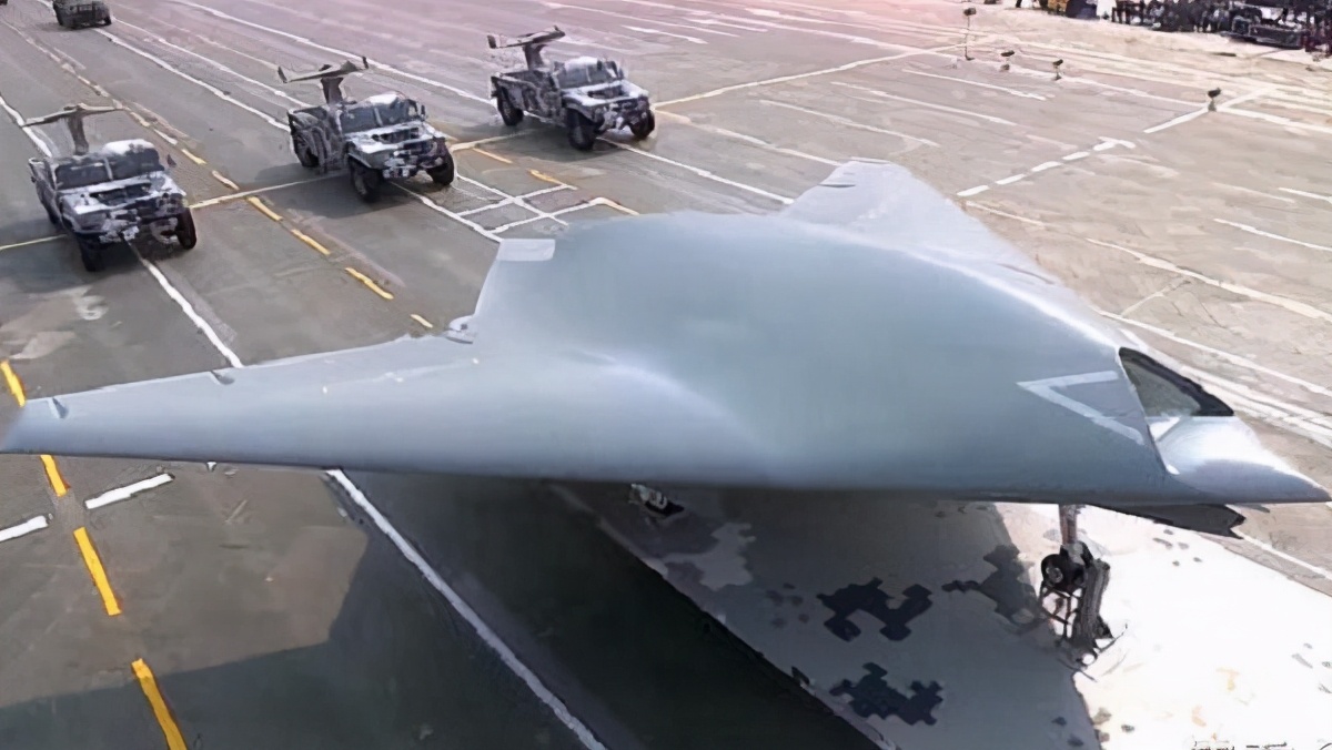 又一种国产隐身无人机下线 我们已经把飞翼隐身无人机白菜化