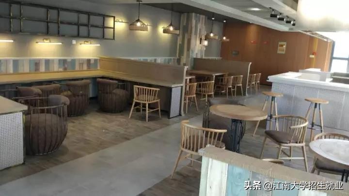 建筑面积52217平米，纸质馆藏255万册！世界读书日，打卡江苏这座