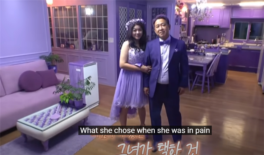 44岁主妇酷爱紫色，把家装成“紫色王国”！连做的饭都是紫色的