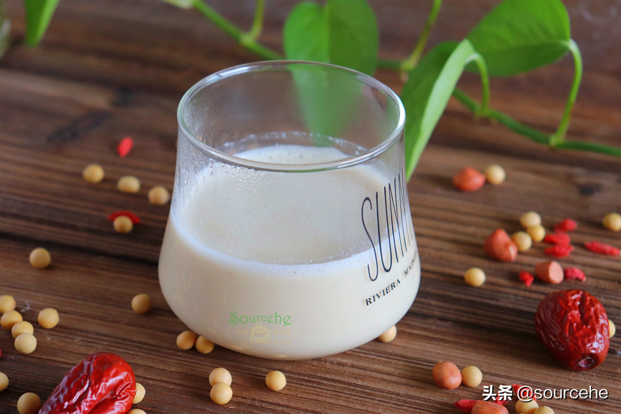 冬天煮豆浆别只放黄豆，多加3物，每天一杯，脸色红润气质绝佳