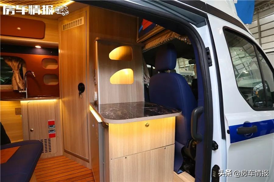 5座6座任选，这款福新全顺房车带loft，售价30多万还是自动挡！
