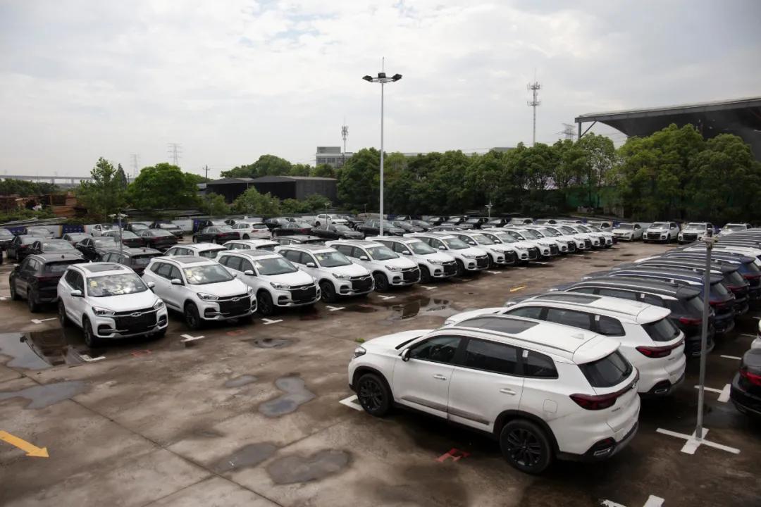 小镇青年的首辆汽车，离家只有20公里？