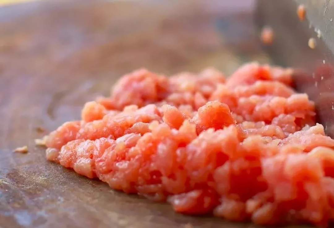 给肉焯水，用冷水还是热水？很多人做错，难怪肉不好吃还有腥味