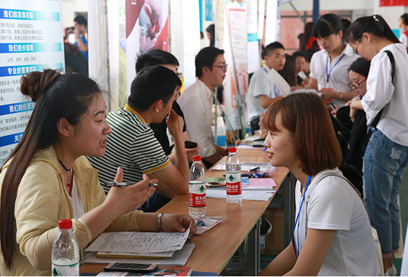 就业协议别随便签，丢了应届生身份，跳槽和考编制都可能吃亏