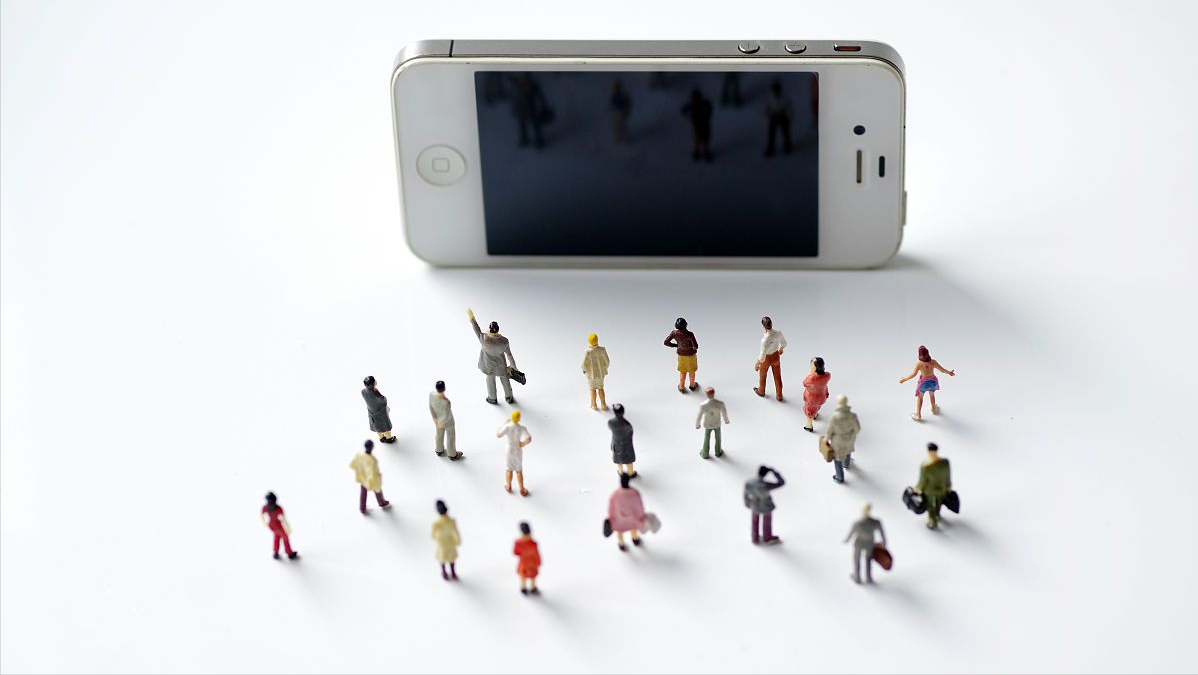 学生带手机进校园，老师没收、保管有风险