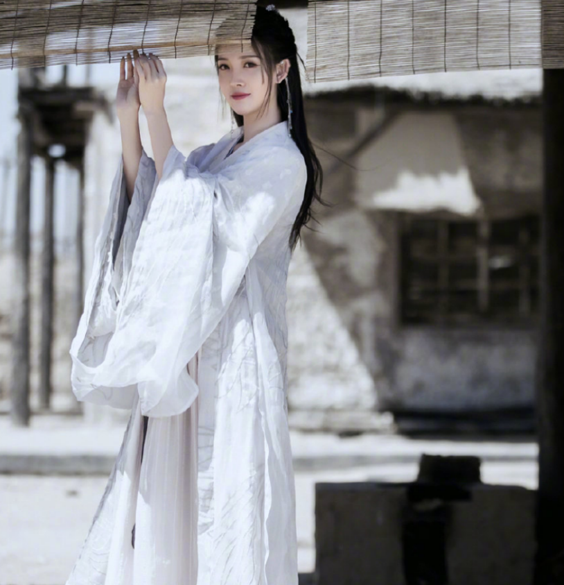 北京大学校花（北大美女学霸毕业照走红）