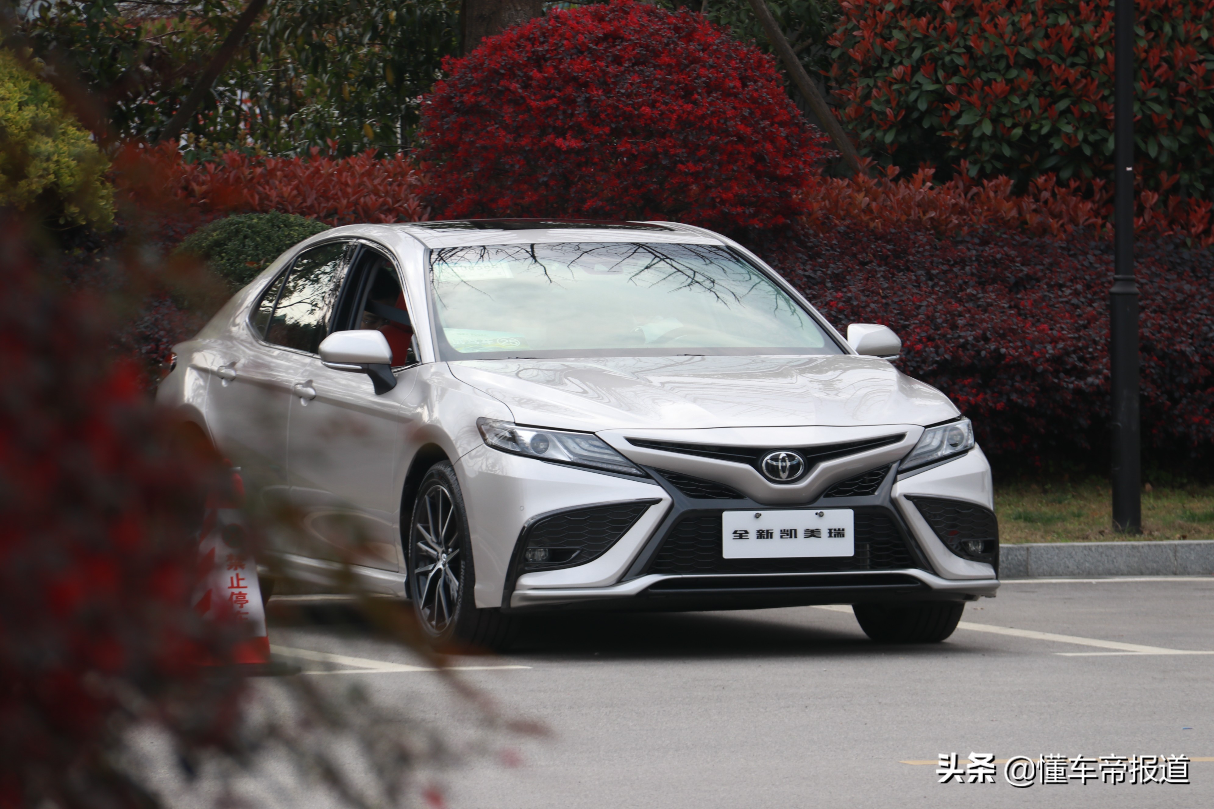 新车｜科技配置提升后改善究竟大不大？抢先试驾中期改款凯美瑞