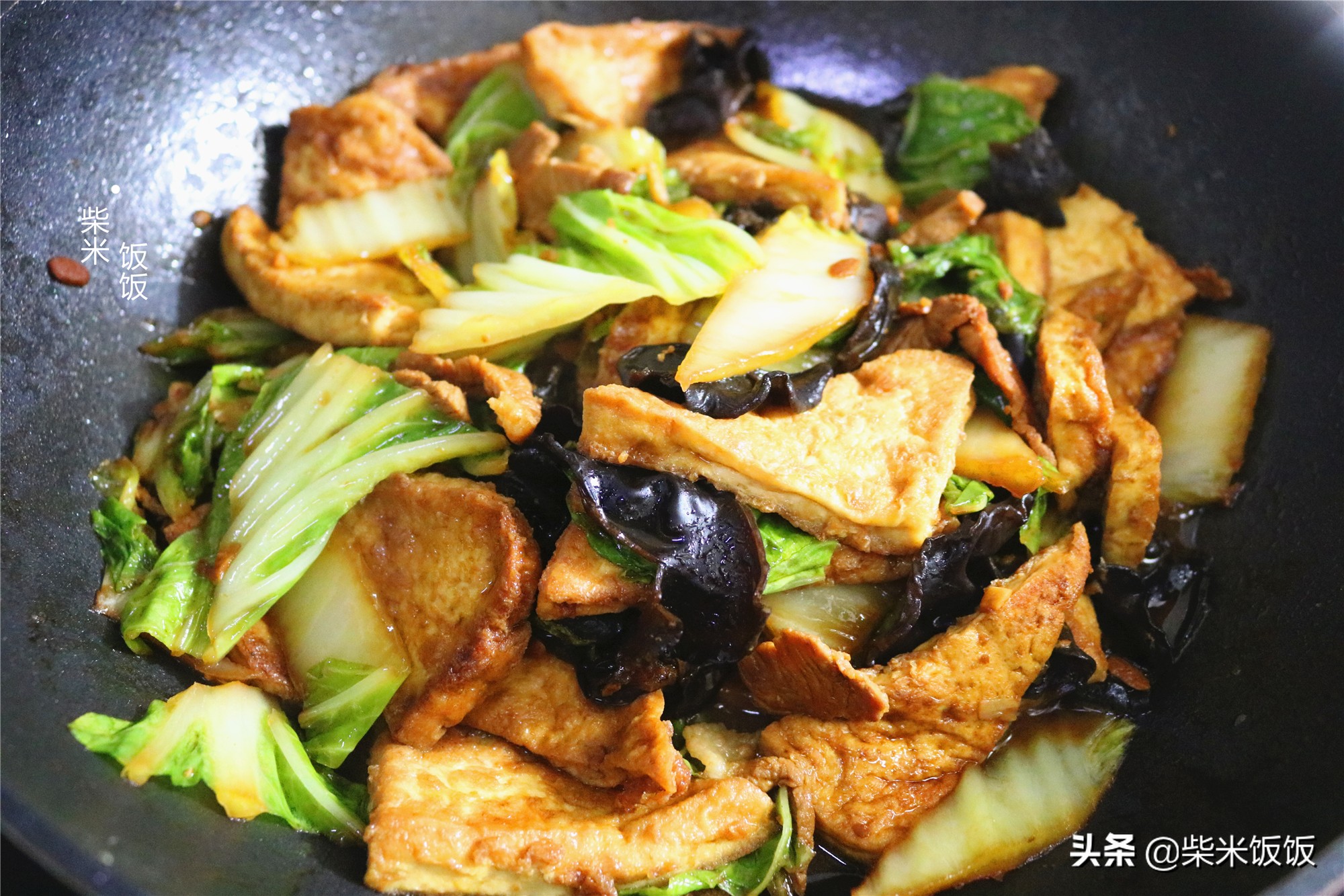 白菜炖豆腐，这样做才好吃，豆腐鲜香多汁，白菜脆嫩爽口