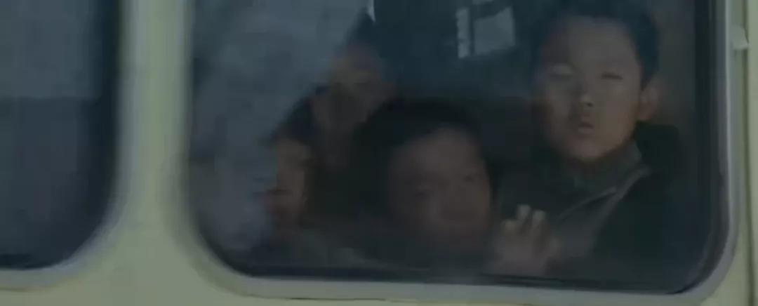 2021最好看的韩影《摩加迪沙》真实改编,讽刺与悲悯的克制表达