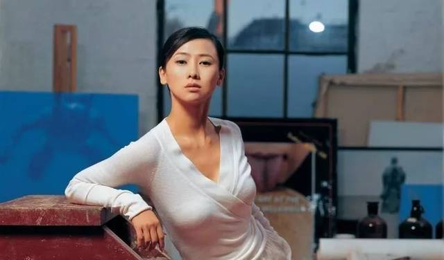 翁虹的风月情史，从性感女神变为贤妻良母，靠美色征服了5个男人