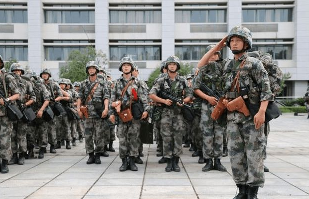 录取分数在550分左右的军校，毕业能拿到铁饭碗，适合中等生报考