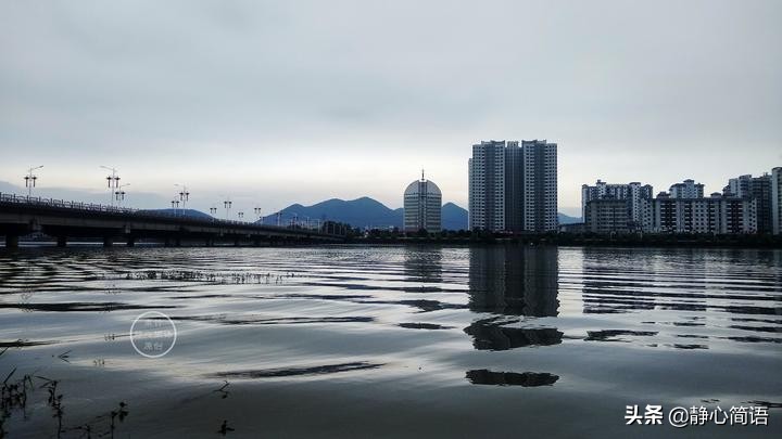 接受别人的友好，但要留够安全距离