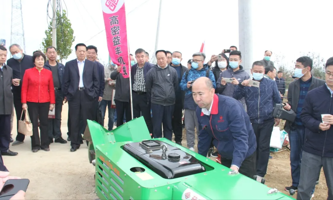 全省林果业生产全程机械化技术培训班在沂水县举办