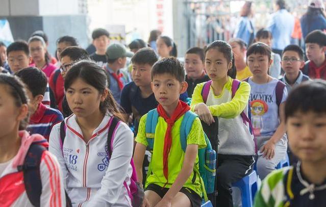 可向初中推荐生源？校外培训机构小升初考试诱惑大，家长要多留心