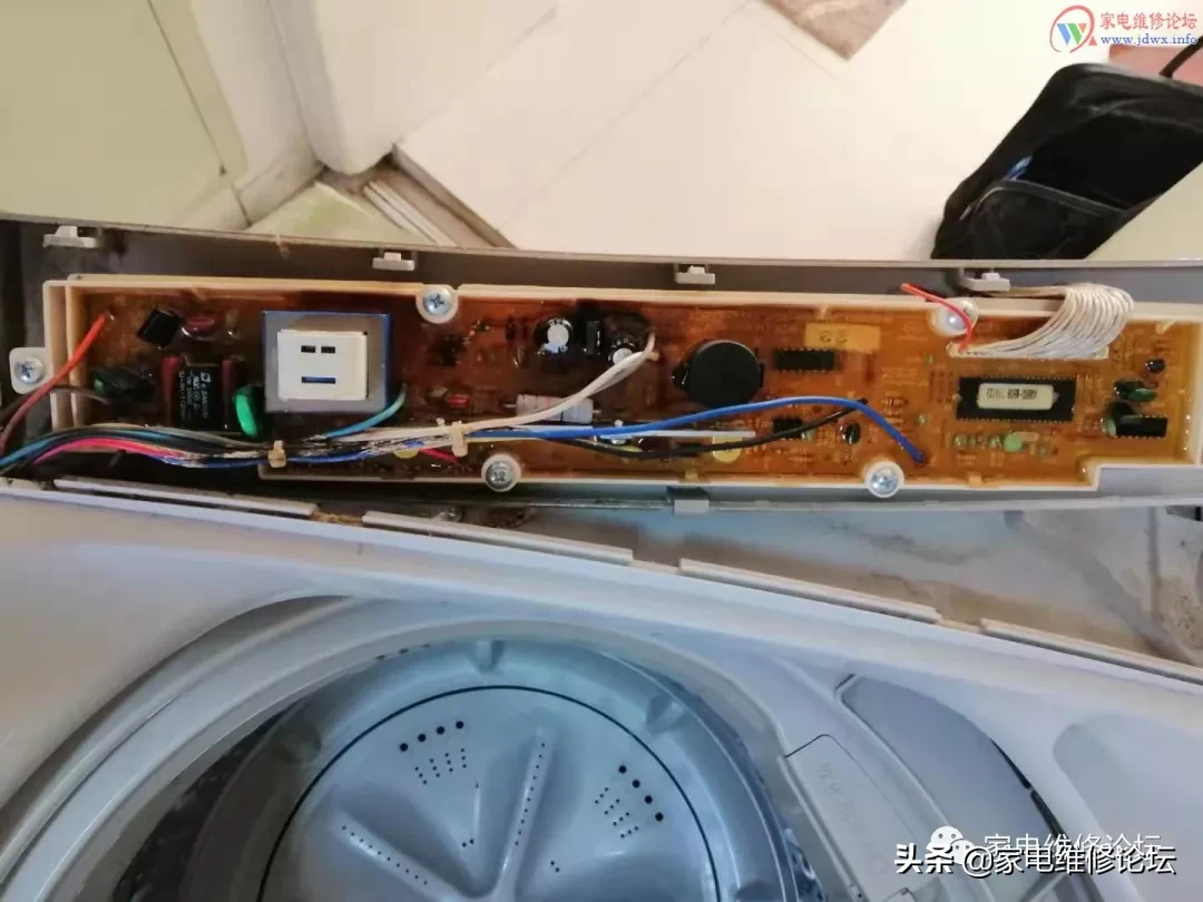 三洋洗衣机XQB60-M808开背法修复电脑板