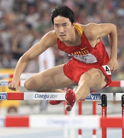 央视深情回顾刘翔：一役击败5大美国高手，12秒97破纪录夺冠