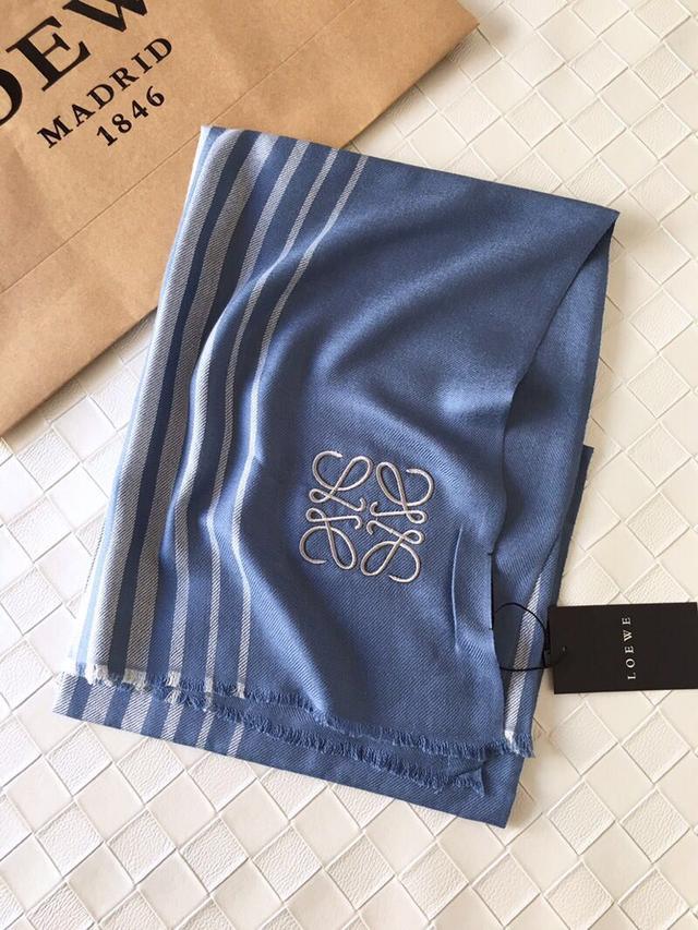 2019年秋冬流行十大围巾奢侈品牌和佩戴方法