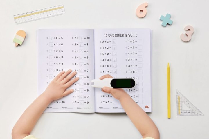 为了让孩子轻松驾驭语数英，有道专门做了一根「好笔头」