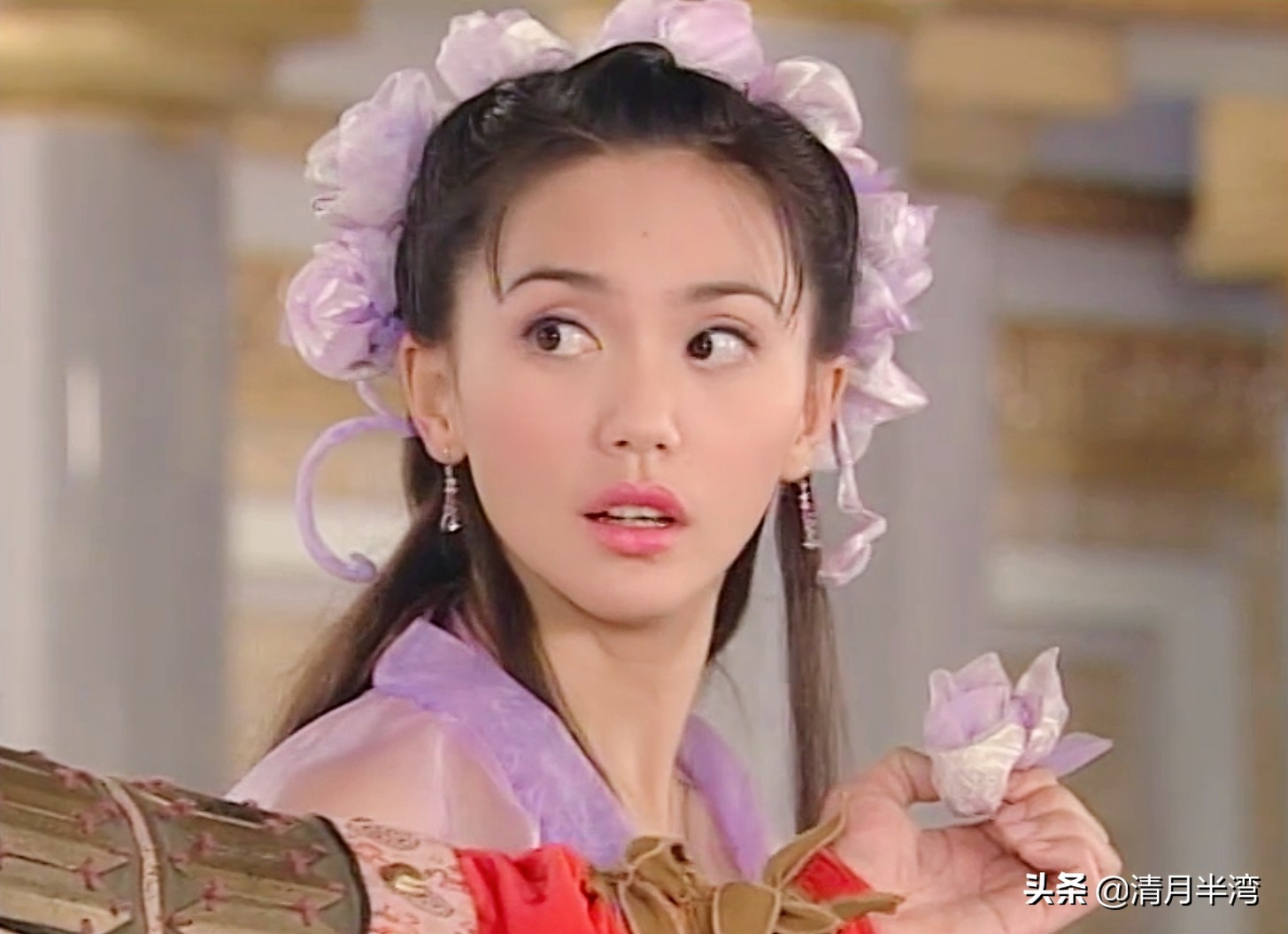 1998年古装剧《东游记》里,她是天庭上为爱执着的牡丹仙子,也是被贬