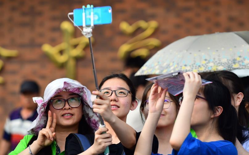 学生参加高考，家长有必要全程陪考吗？做错会影响高考成绩